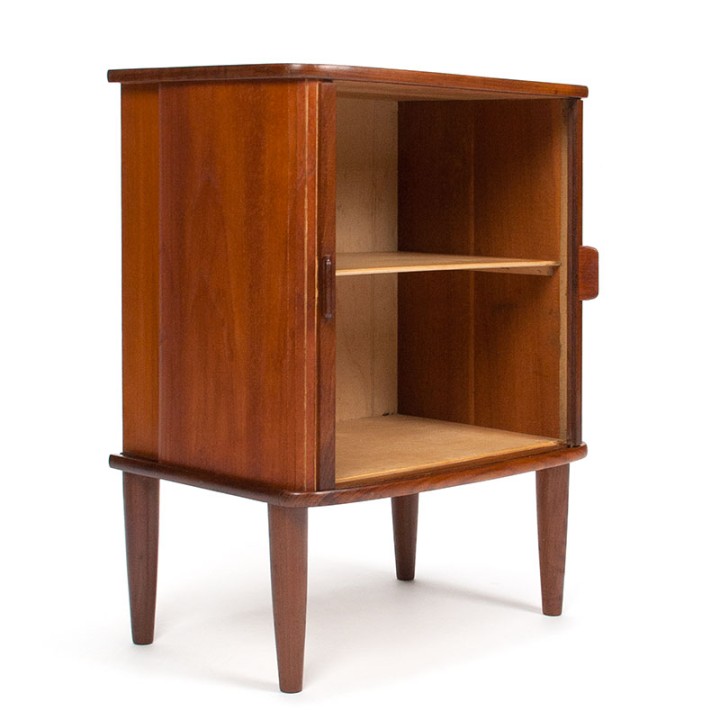 Teakhouten Mid-Century Deense kastje met jaloeziedeurtjes