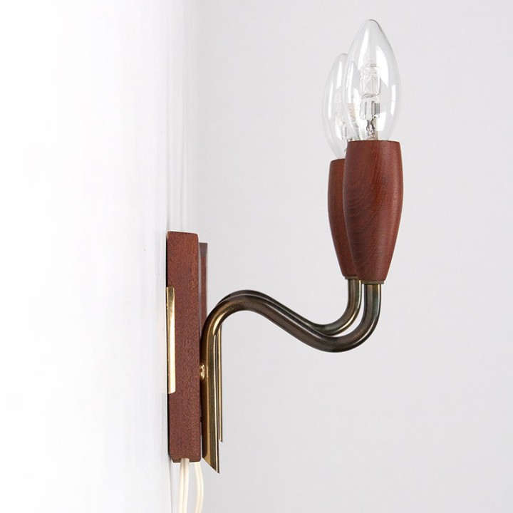 Deense set van 2 vintage wandlampjes in teak en messing