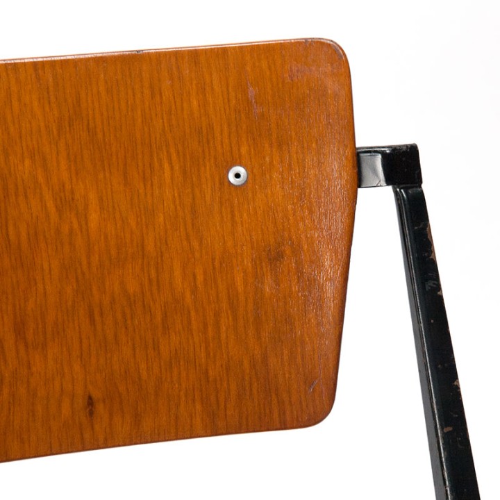 Pyramide stoel vintage model ontwerp Wim Rietveld