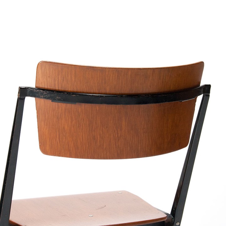 Pyramide stoel vintage model ontwerp Wim Rietveld