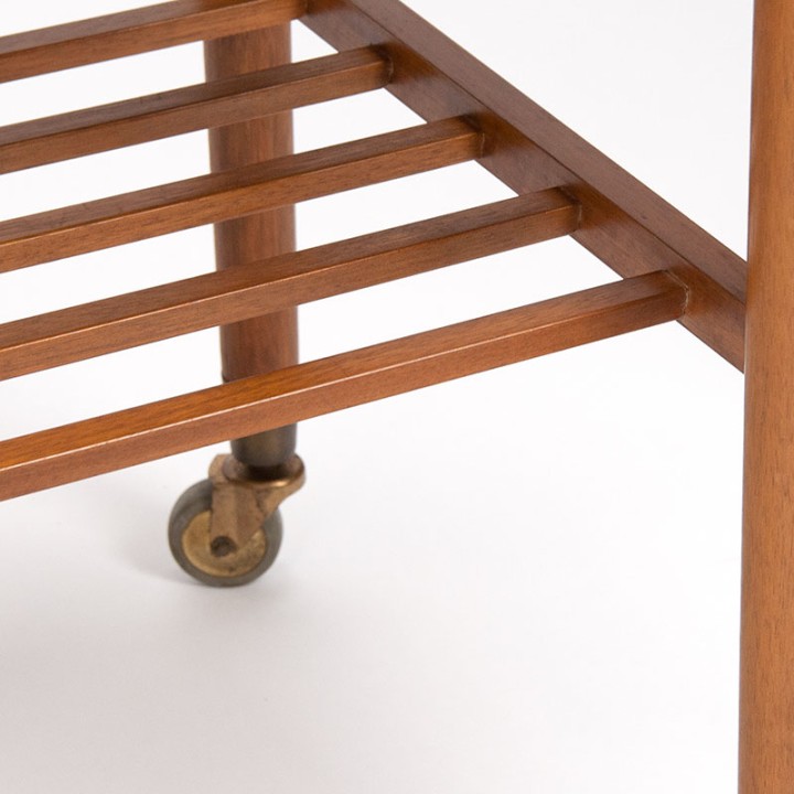 Deense Mid-Century vintage bijzettafel op wieltjes