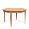 Model 55 Mid-Century ronde eiken uitschuiftafel van Omann Jun
