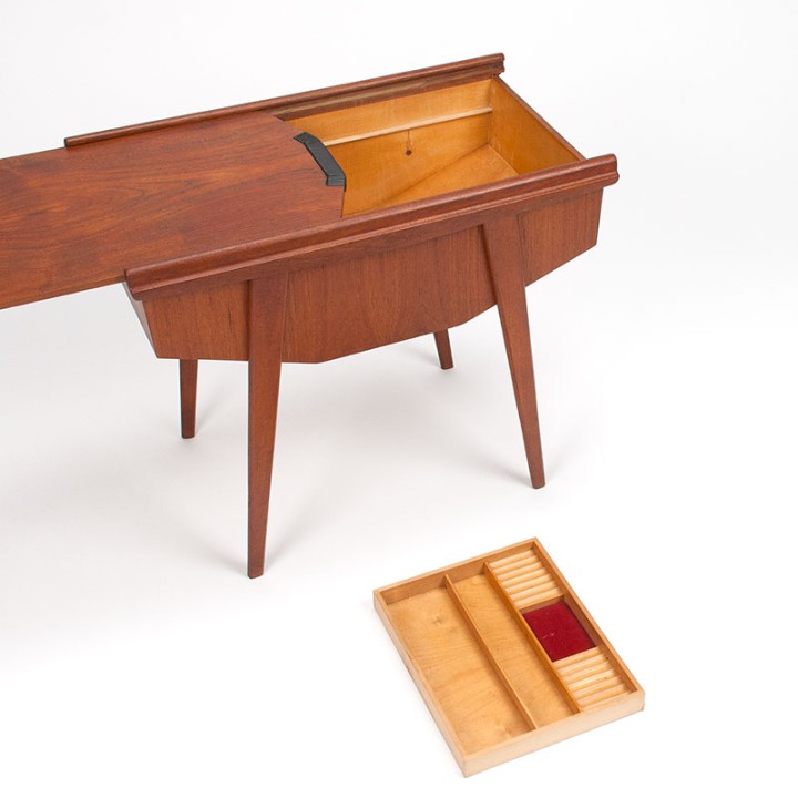 Naaigerei tafeltje Mid-Century vintage Deens model