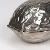 Chromen Mid-Century vintage notenkraker als walnoot