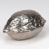 Chromen Mid-Century vintage notenkraker als walnoot