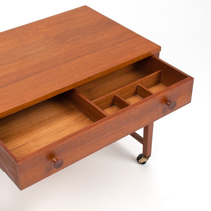 Mid-Century Deens vintage naaigerei kastje op wieltjes