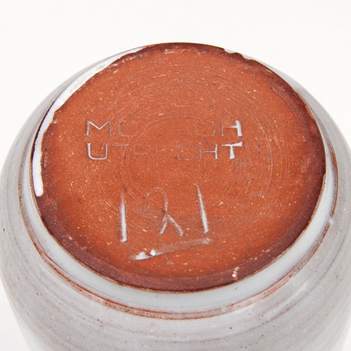 Wit geglazuurde vintage vaas van Mobach Utrecht