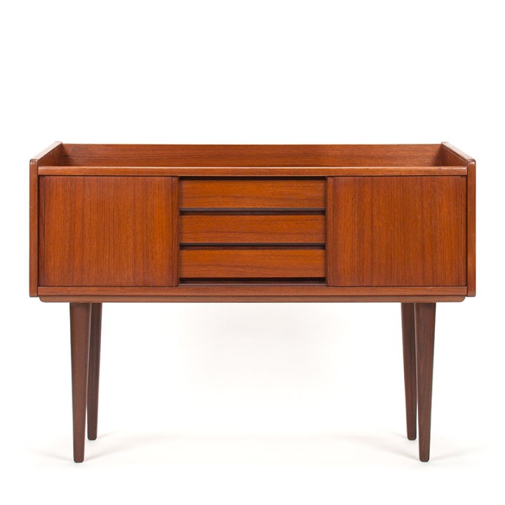 Klein model vintage Mid-Century kastje/ dressoirtje in teak