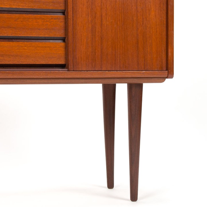 Klein model vintage Mid-Century kastje/ dressoirtje in teak