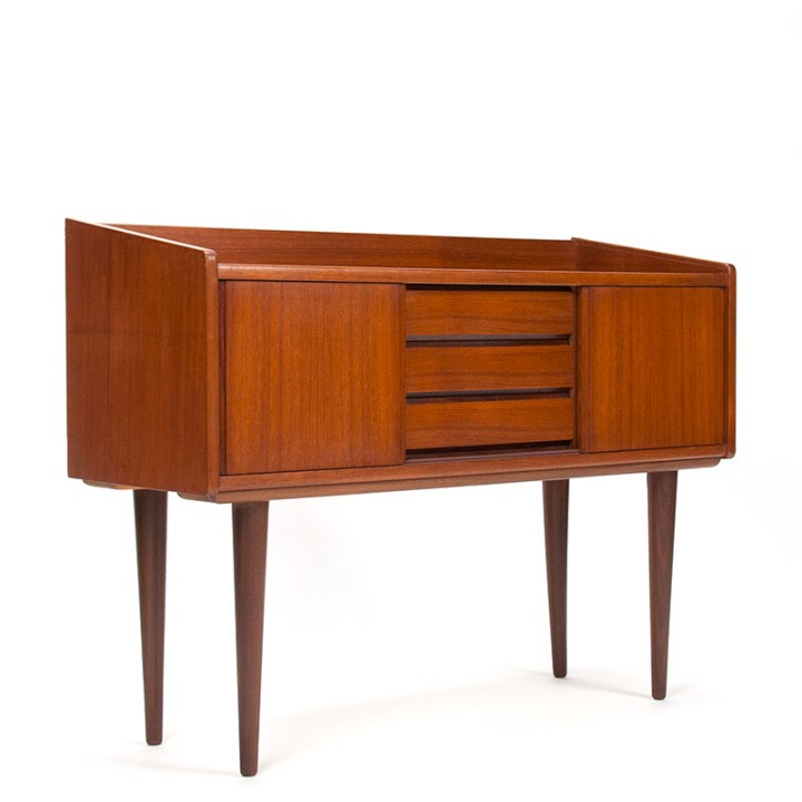 Klein model vintage Mid-Century kastje/ dressoirtje in teak
