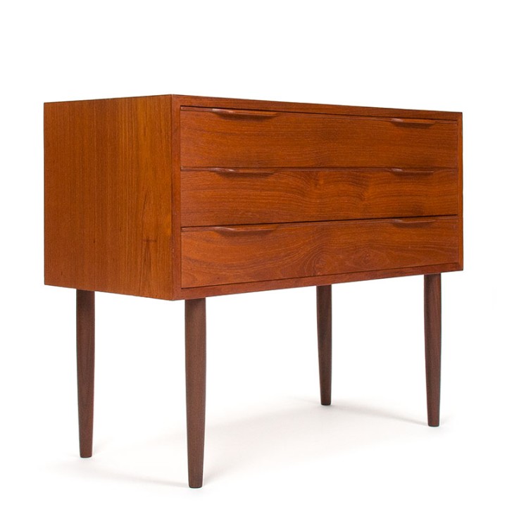 Deens vintage model ladekast met organische details in teak