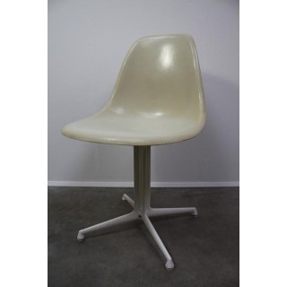 Eames La Fonda chair