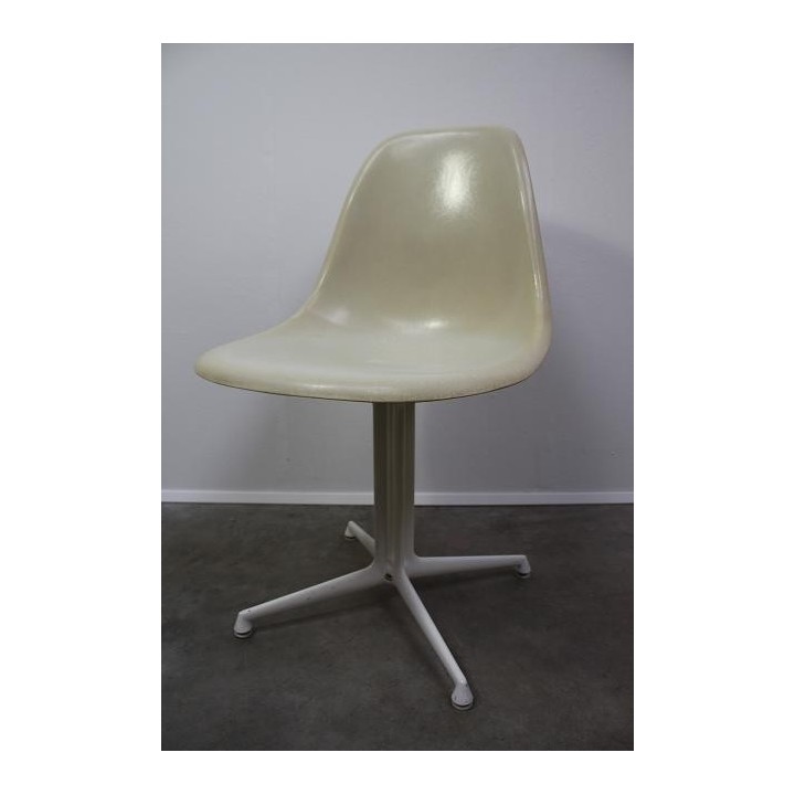 Eames La Fonda stoel
