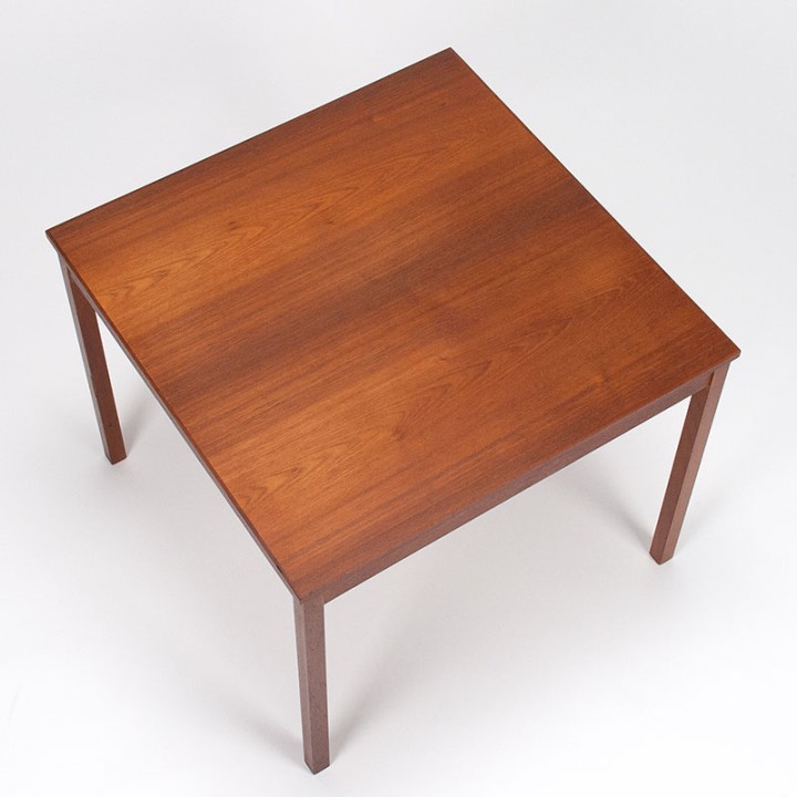 Klein model Deense salontafel vierkant in teak