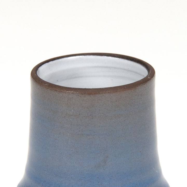 Small model vintage Nel Goedhart vase