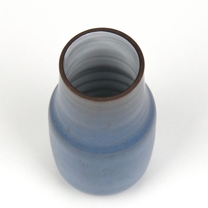 Small model vintage Nel Goedhart vase