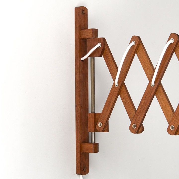 Vintage wand schaarlamp in teak met stoffen kap