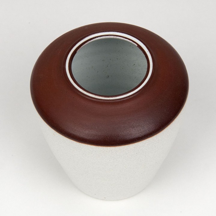 Ravelli vase, vintage model in white with brown detail