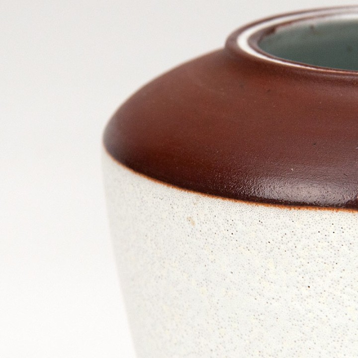 Ravelli vase, vintage model in white with brown detail