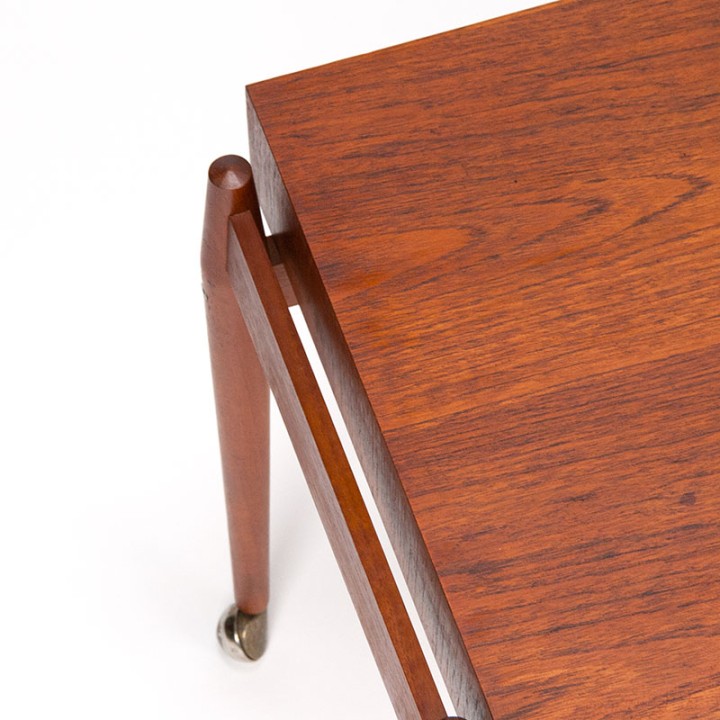 Mid-Century teak vintage naaigerei tafeltje op wieltjes