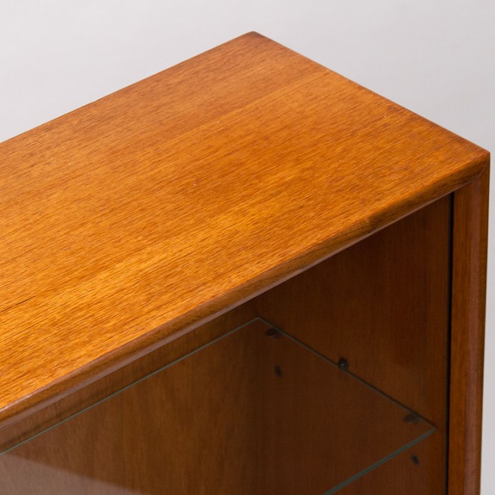 Mid-Century vitrinekast in teak van Turnidge