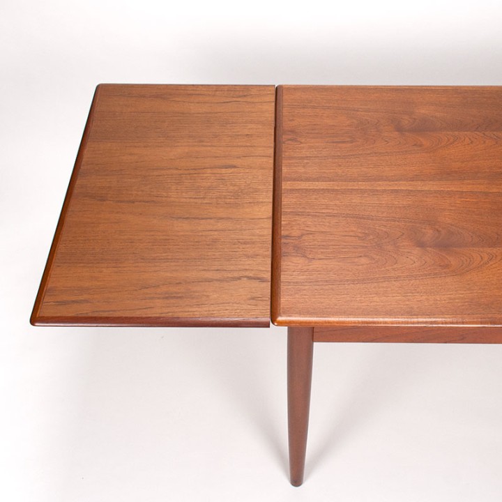 Danish Mid-Century extendable vintage dining table in teak wood