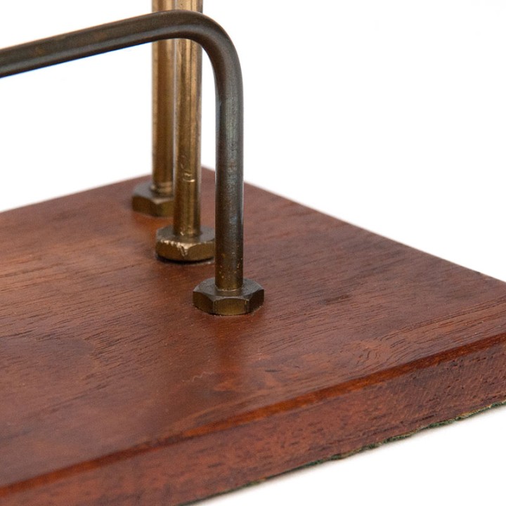 Briefhouder vintage model met teakhouten voet