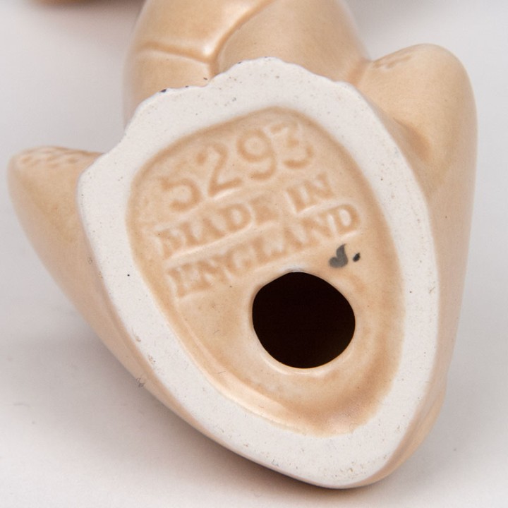 Vintage keramiek Sylvac beeldje van een hondje model 5293