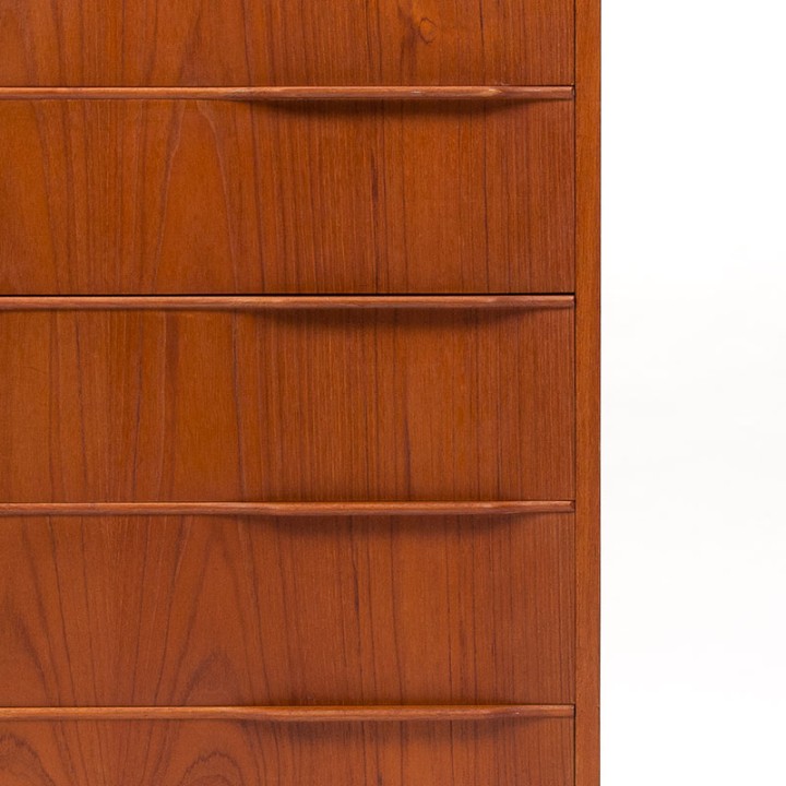 Chest of drawers, Danish vintage model, in teak with 6 drawers