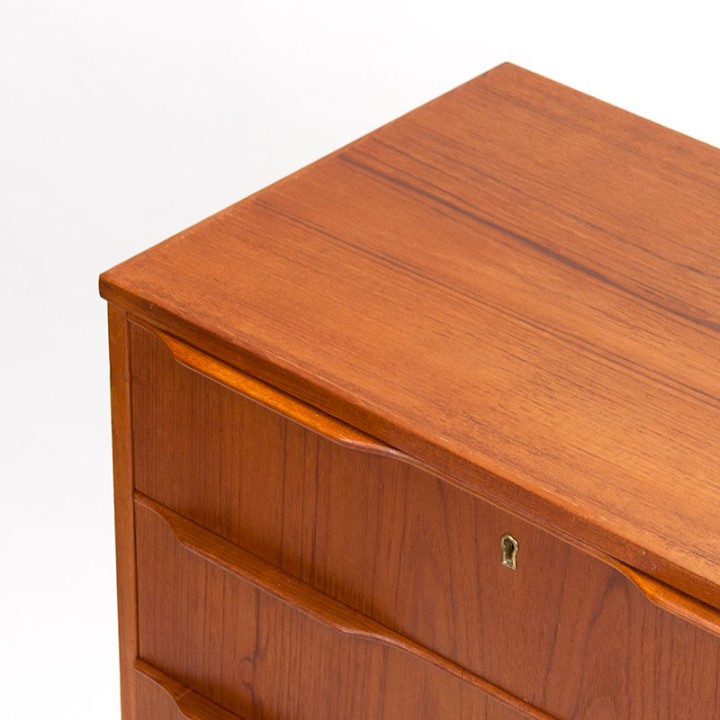 Chest of drawers, Danish vintage model, in teak with 6 drawers