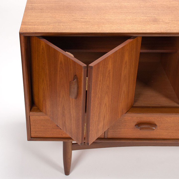 Victor Wilkins Mid-Century Brasilia dressoir voor G plan