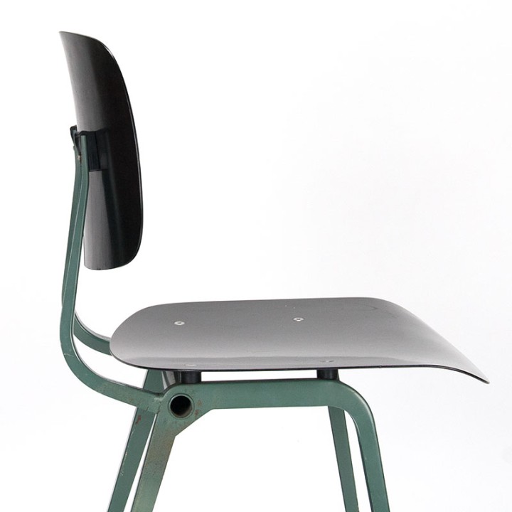 Friso Kramer vroeg vintage model Revolt stoel