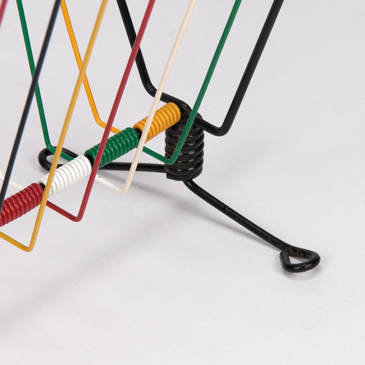 Jaren 50/60 vintage gekleurd krantenrek