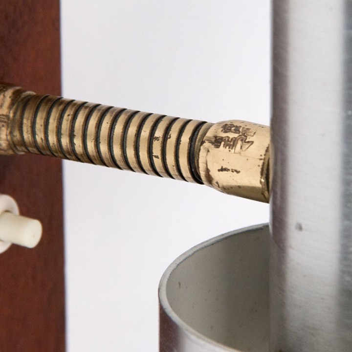 Deens Mid-Century wandlampje met teakhouten details