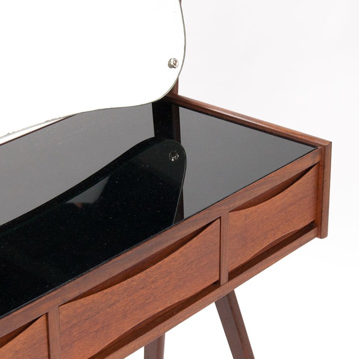 Deense Mid-Century kaptafel in teak ontwerp Arne Vodder