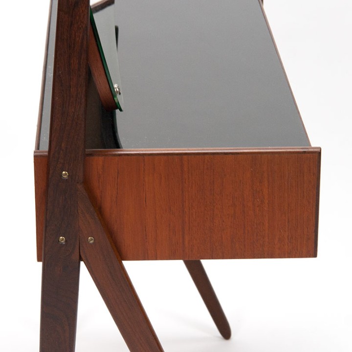 Deense Mid-Century kaptafel in teak ontwerp Arne Vodder