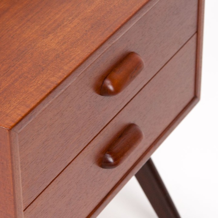 Sigfred Omann Mid-Century bedside table for Ølholm Møbelfabrik