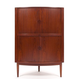 Johannes Andersen Danish Mid-Century design corner cabinet in