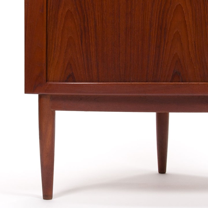 Johannes Andersen Deens Mid-Century design hoekkast in teak