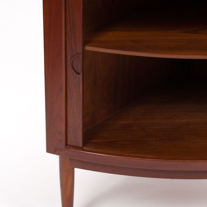 Johannes Andersen Deens Mid-Century design hoekkast in teak