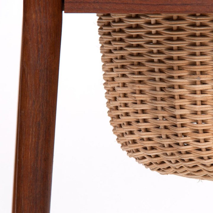 Hoog model Deense vintage bijzet/ naaigerei tafel op wieltjes