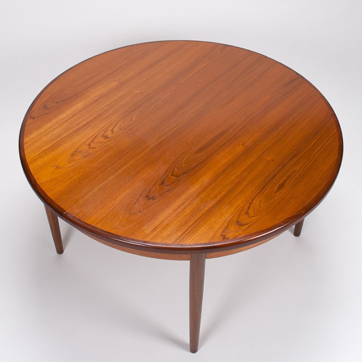 Mid-Century vintage ronde teakhouten eettafel van Gplan