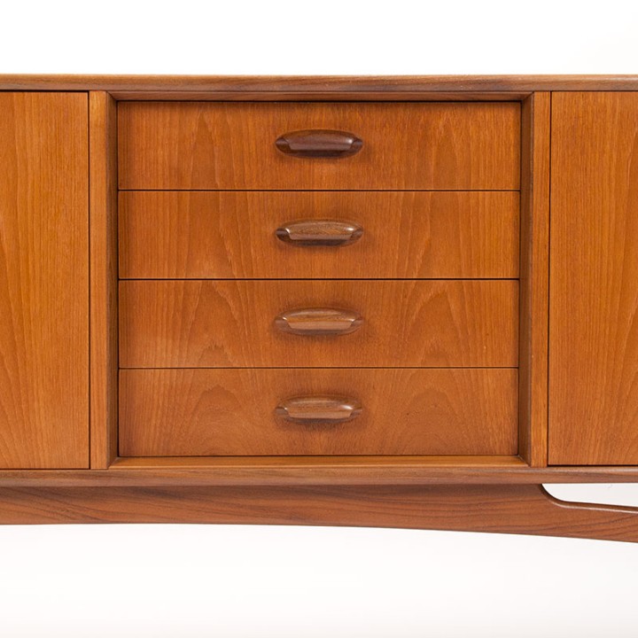 Brasilia lang model Gplan vintage Mid-Century dressoir in teak