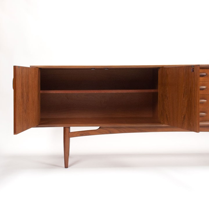 Brasilia lang model Gplan vintage Mid-Century dressoir in teak