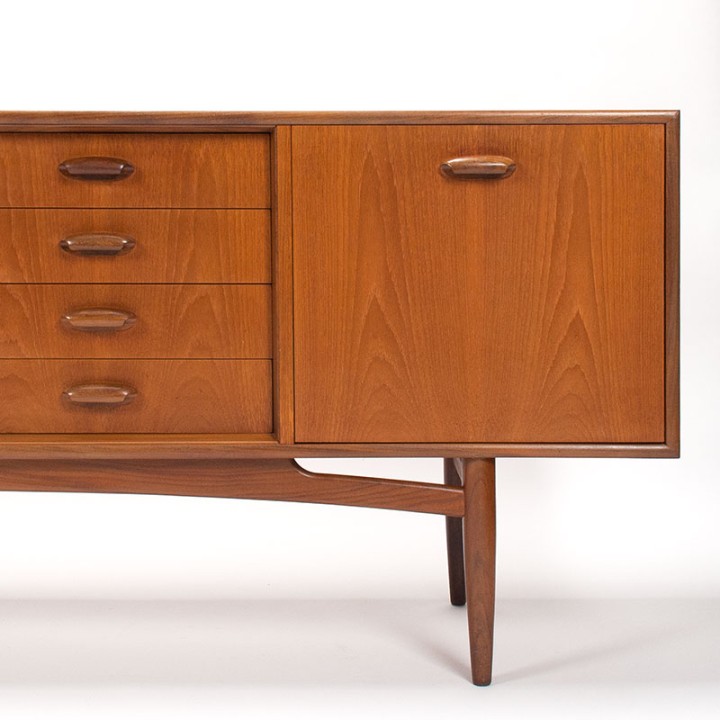 Brasilia lang model Gplan vintage Mid-Century dressoir in teak