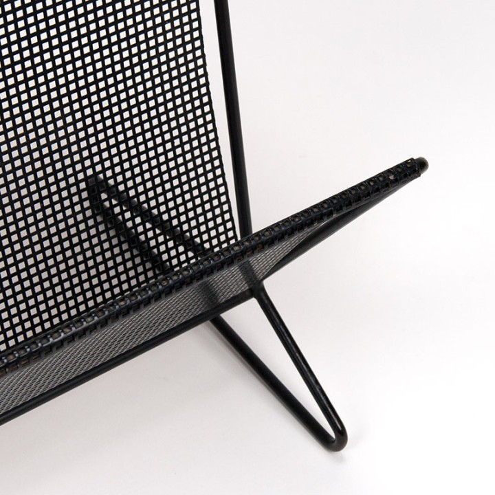 Cees Braakman TM05 vintage bijzettafel met lectuur rek