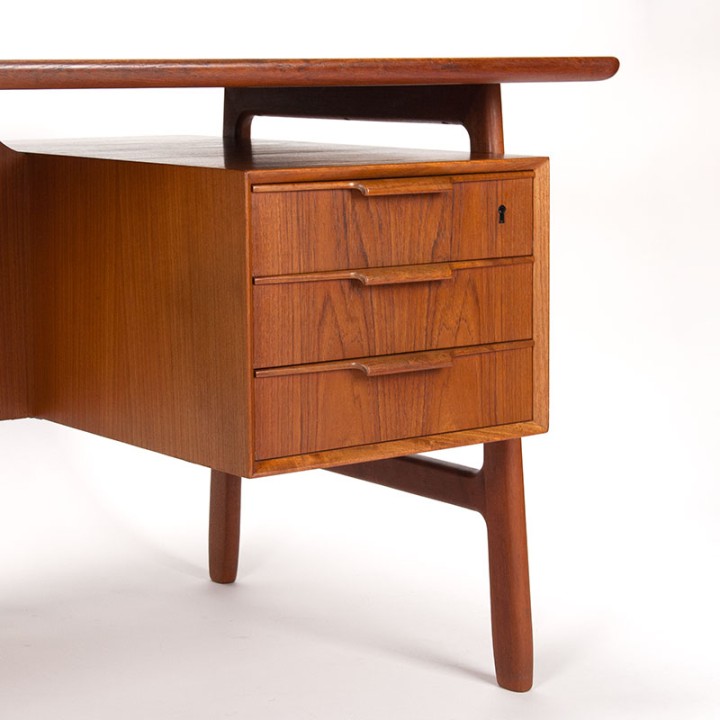Groot Mid-Century bureau model 75 ontwerp Omann Jun