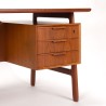 Groot Mid-Century bureau model 75 ontwerp Omann Jun