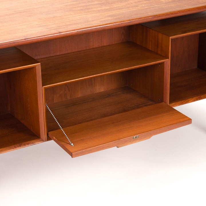 Groot Mid-Century bureau model 75 ontwerp Omann Jun