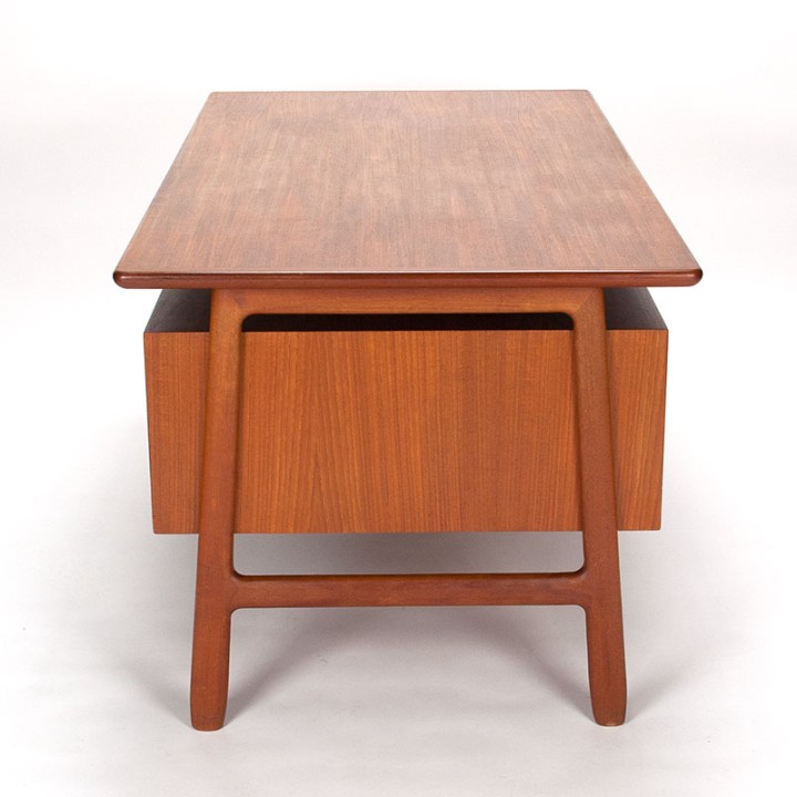 Large Mid-Century desk model 75 design Omann Jun